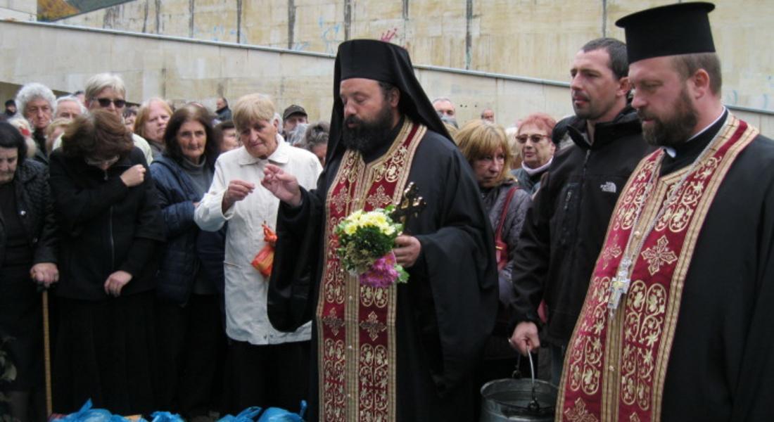   Рождественски богослужения  на архиерейския наместник архимандрит Висарион