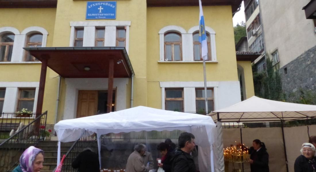  В чест на Покров Богородичен в Смолян цъфна люляк