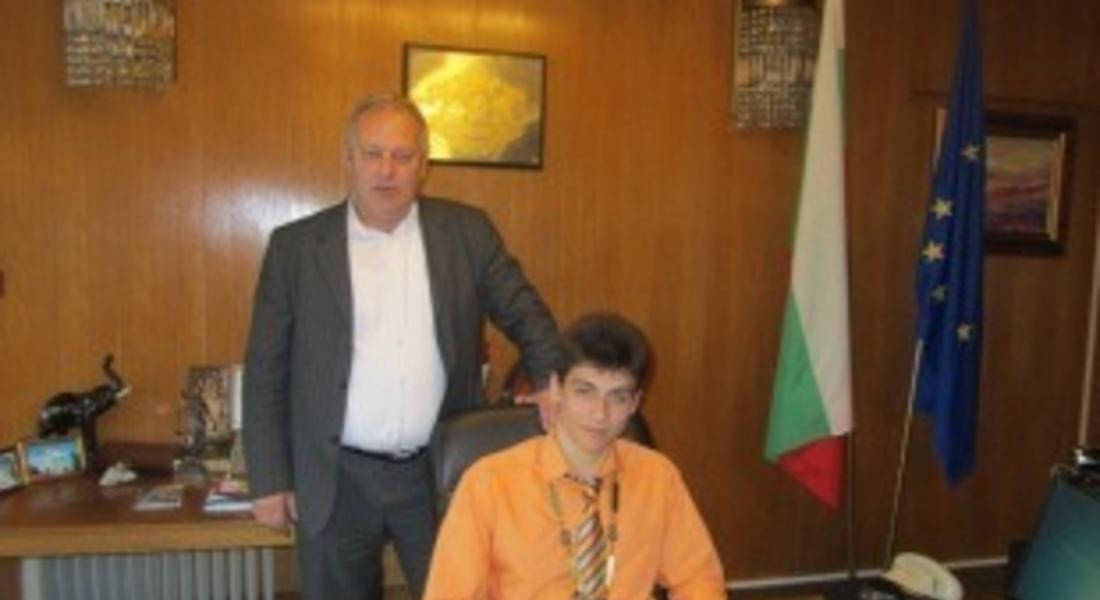 Ученици ще ръководят днес общинска и областна администрация