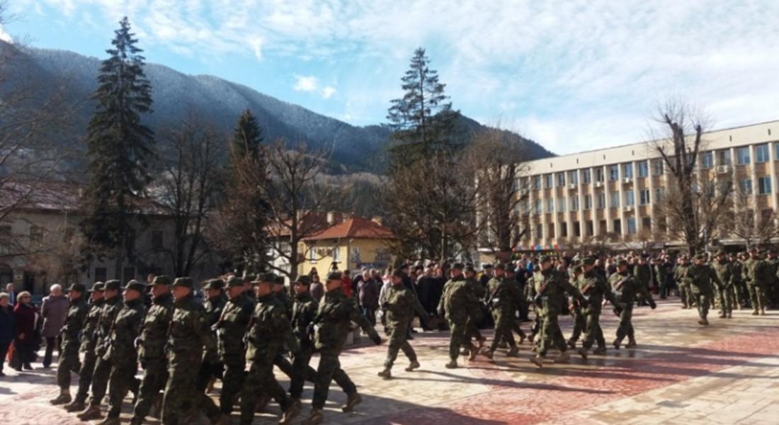 ВОЕННИТЕ ЩЕ ПРОВЕЖДАТ ПЛАНИРАНИ УЧЕНИЯ, ХОРАТА ДА НЕ НАВЛИЗАТ В ЗАБРАНЕНИТЕ ЗОНИ
