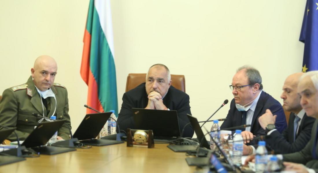  Борисов нареди: Всички институции ще работят с маски, хората през метър и половина