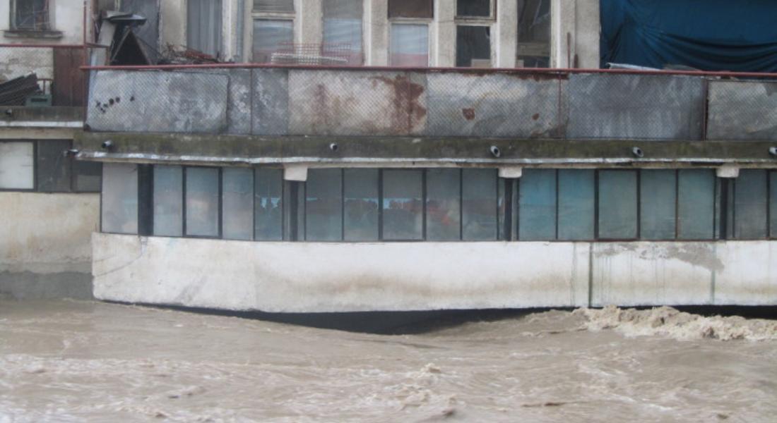 Община Смолян обяви бедствено положение, река Черна излезе от коритото в Устово