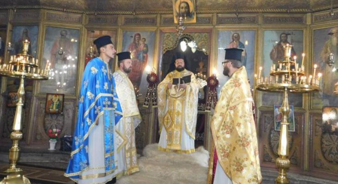 В с. Момчиловци архимандрит Висарион призова Бог да закриля всички от бедствия и пожари