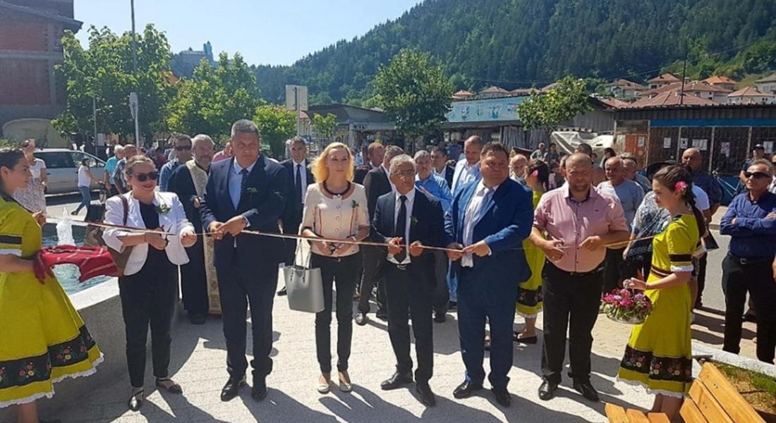 В Неделино откриха паметен знак за Холокоста