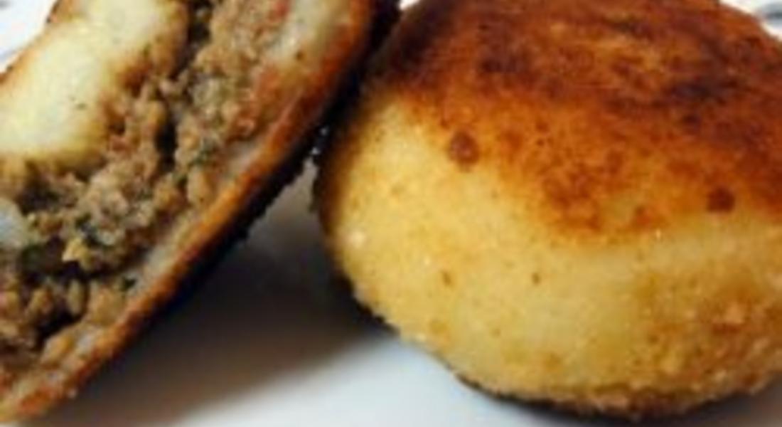 Картофени крокети, пълнени с кайма
