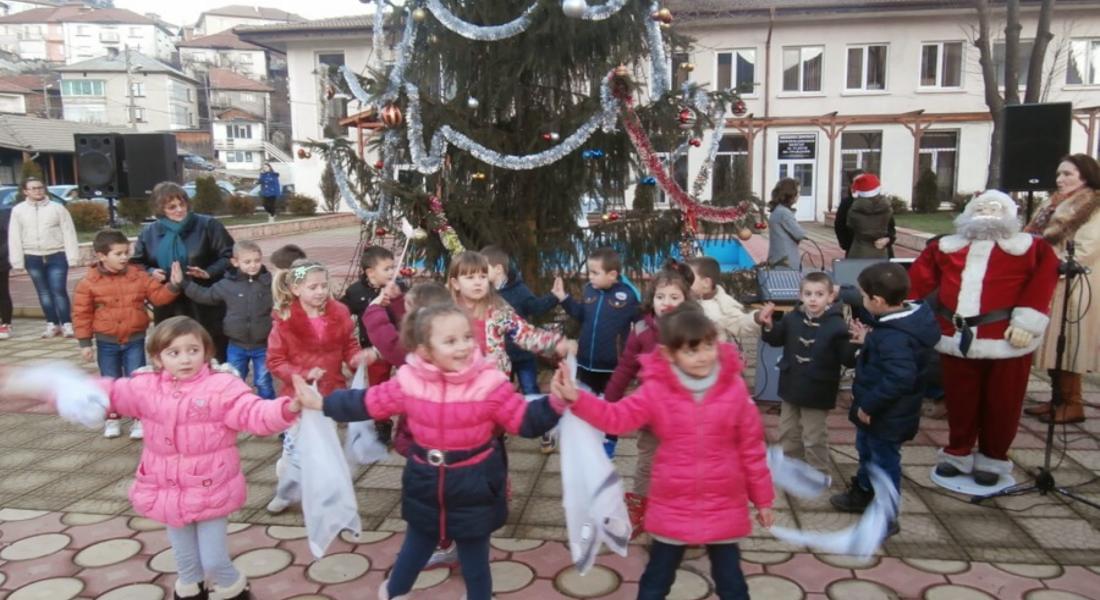  Запалват светлините на елхата в Доспат на 7-ми декември