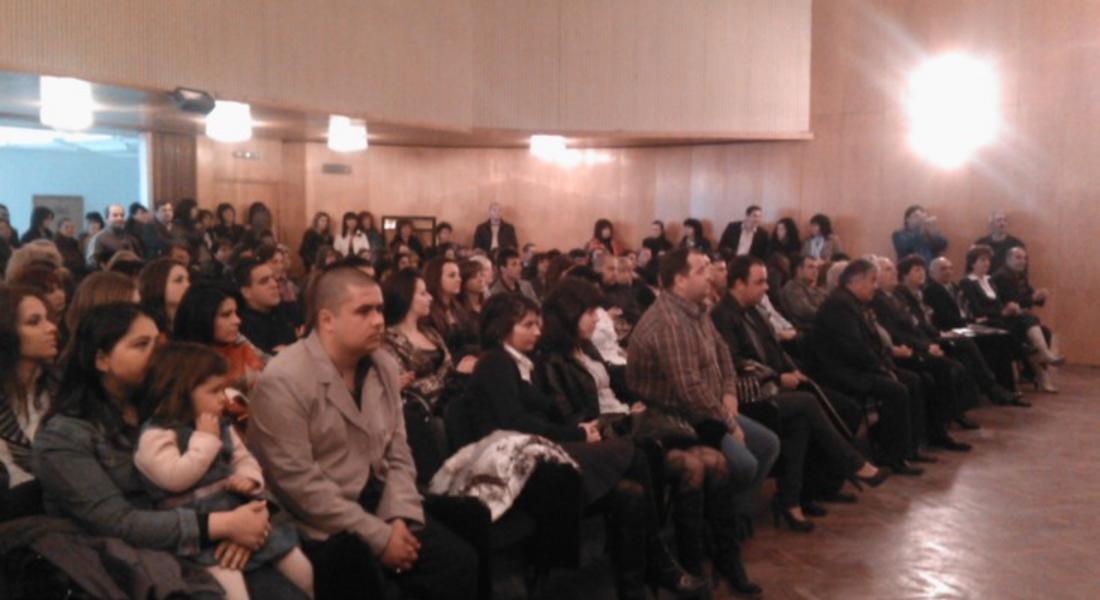 Връчиха дипломи на 143 абсолвенти на Варненския в Смолян