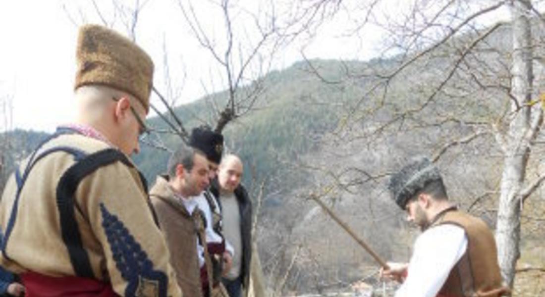 Сдружение „Родопски хайдути” участва във възстановката на събитията от Априлското въстание в Батак