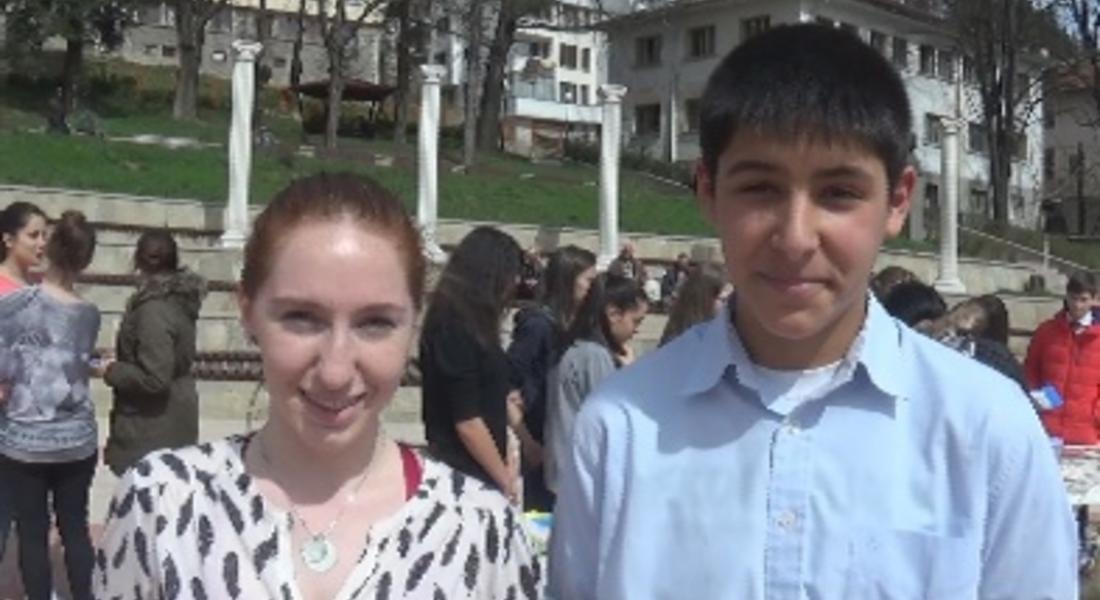 Над хиляда лева събраха на благотворителен базар ученици