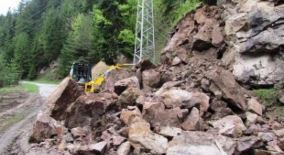 Общината реагира светкавично и изпрати техника за разчистване пътя до Мугла
