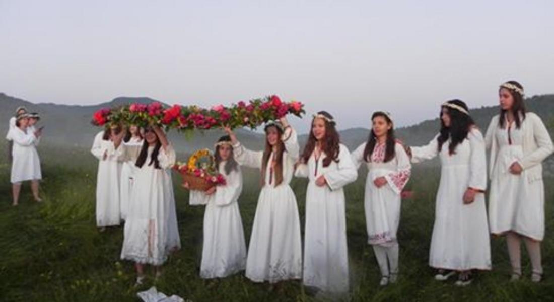 Всяка година на 24 юни отбелязваме празника на билките - Еньовден