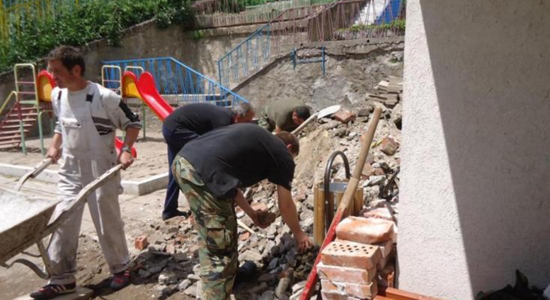 Деца, родители и учители благодарят на кмета Мелемов за обновяването на детското заведение