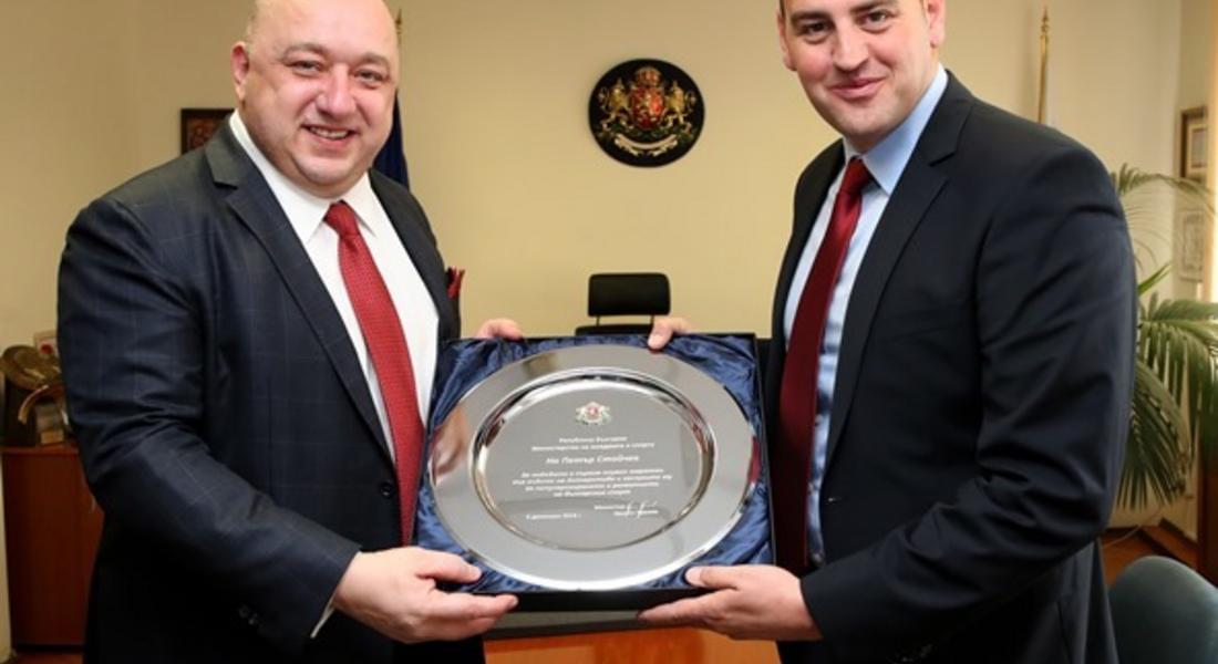  Министърът на младежта и спорта Красен Кралев връчи почетен плакет на Петър Стойчев