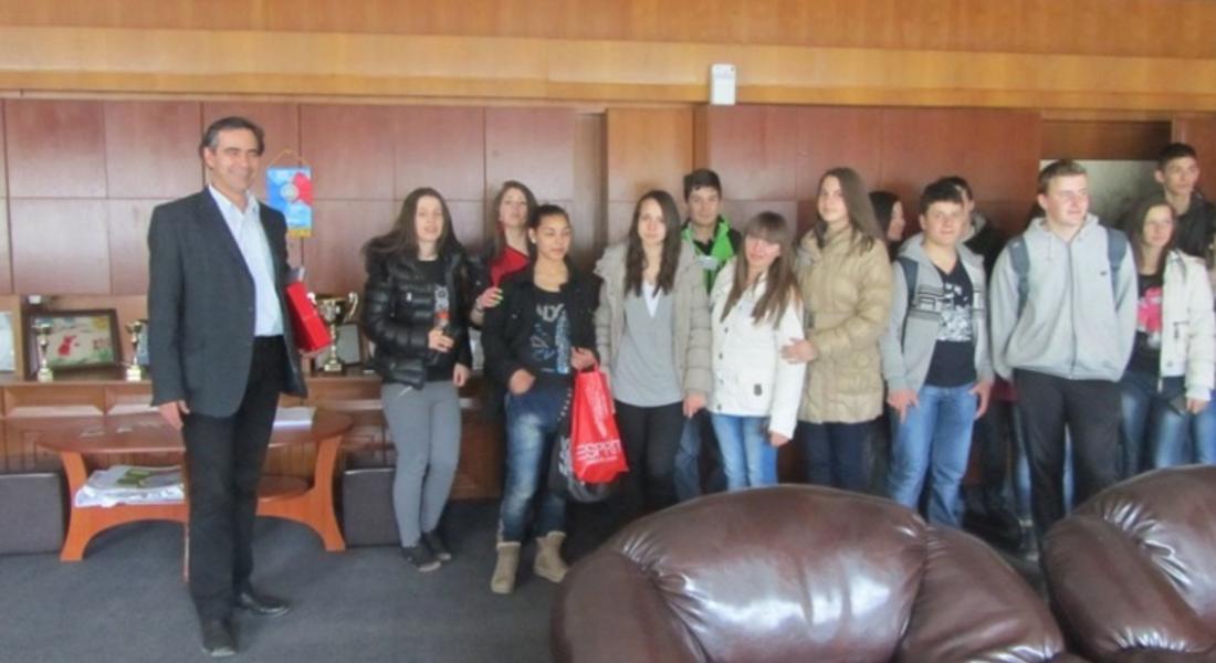  Осмокласници посетиха Община Смолян и се запознаха с работата на администрацията и местния парламент