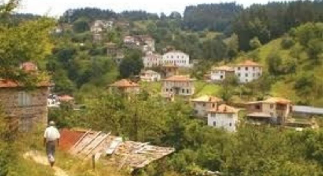 	 Кметски наместник раздаде телефонен указател 