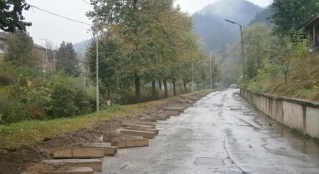 Заради ремонт затварят временно за движение улица в Мадан