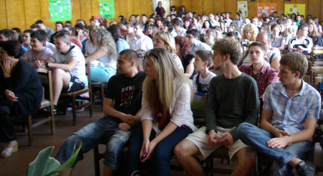 Намалява броя на учениците в областта, 955 са учителите – предимно жени