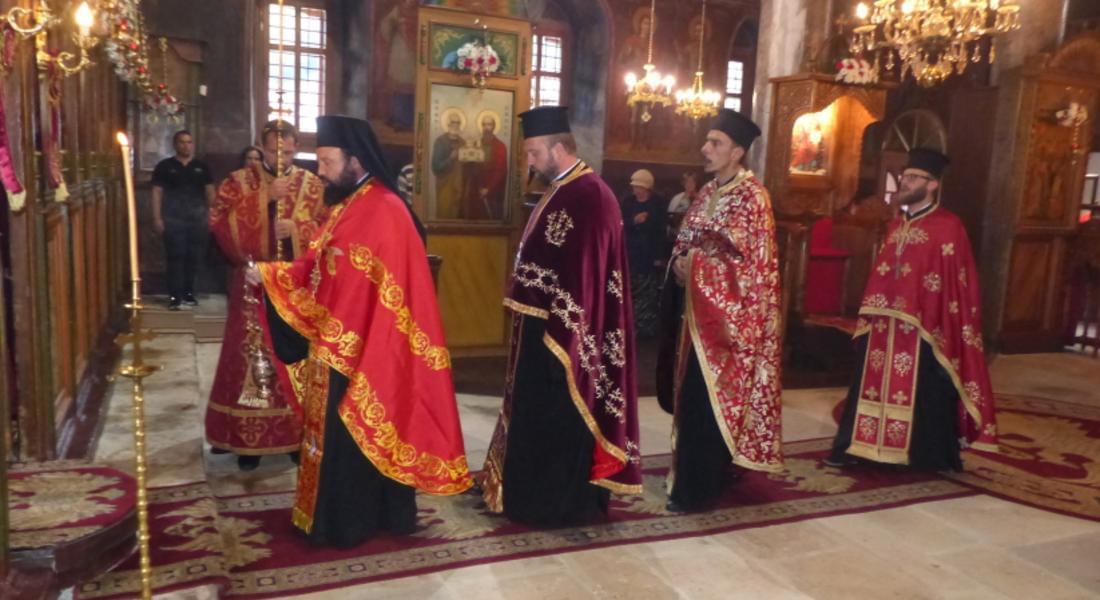  Вечерня с Петохлебие даде началото на празника,  посветен на св. великомъченица Неделя в Райково