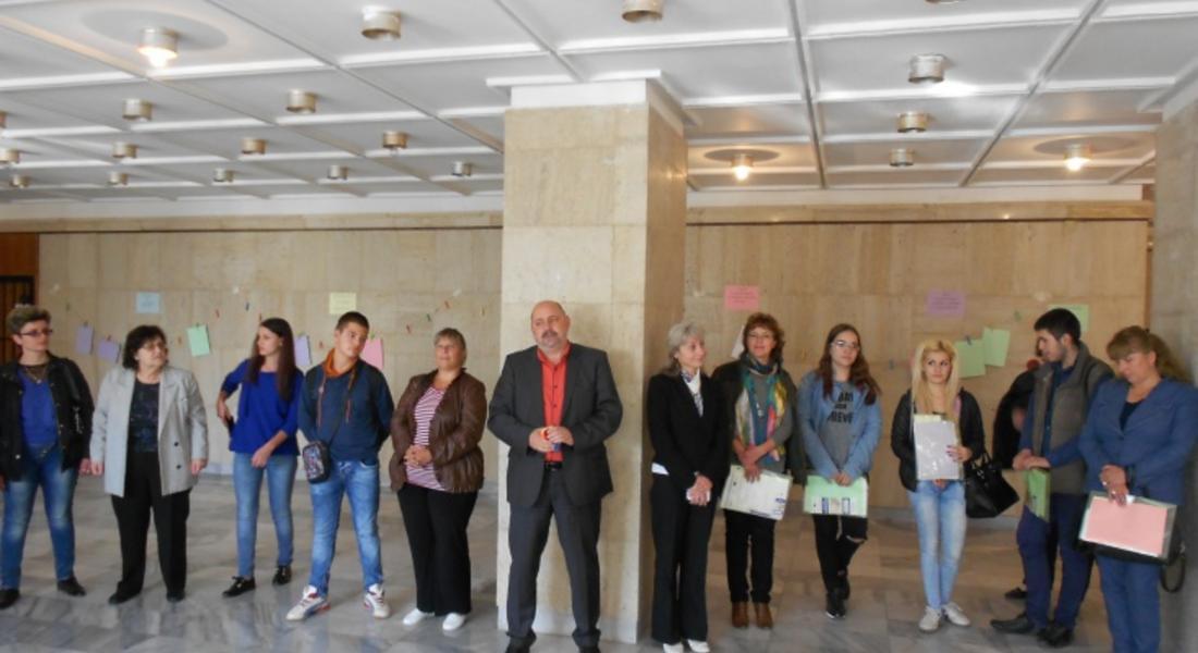 Младежи дискутираха участието си в сформирането на младежка политика