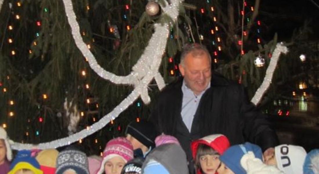 Светлините на Коледната елха ще грейнат на Никулден в Смолян