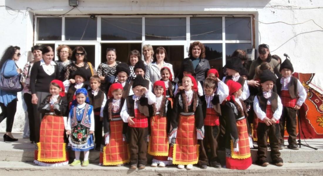 На Гергьовден пяха и танцуваха в Барутин