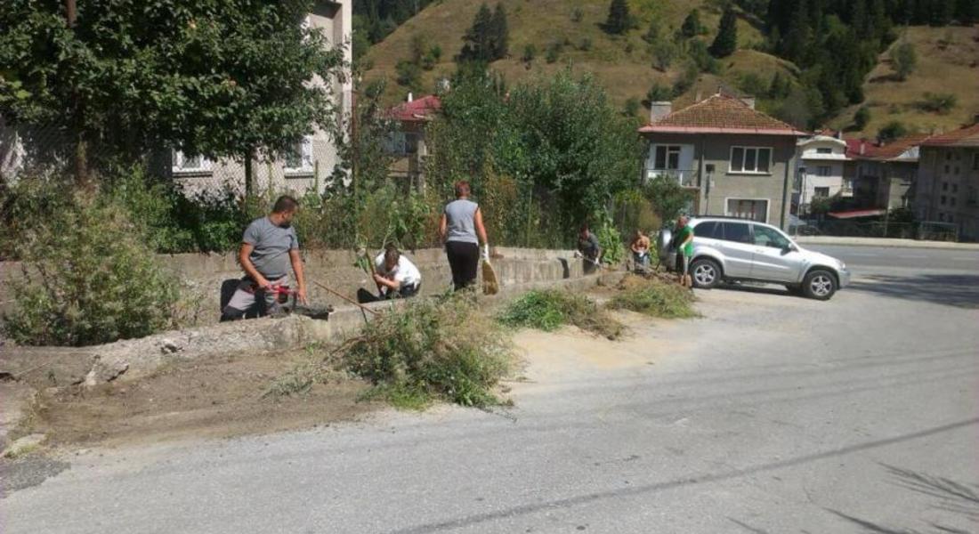  Първите участници в кампанията "Да изчистим България заедно" 2017  в Чепеларе