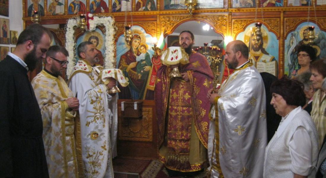   Стотици вярващи възхвалиха  светия лечител Пантелеймон в манастира край Смолян