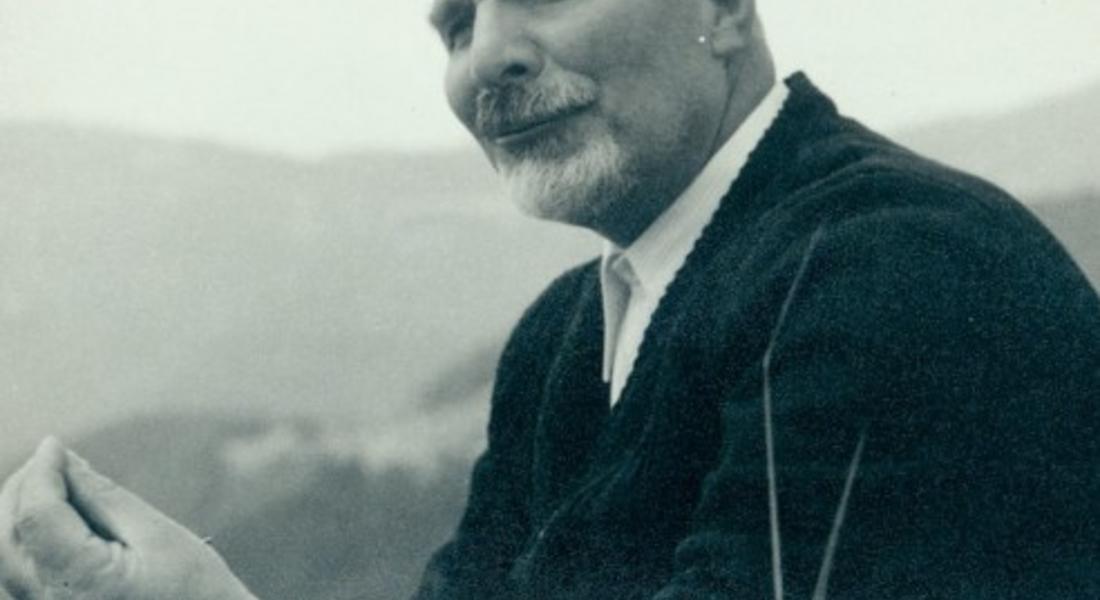 НЧ "Светлина 1925" в с.Момчиловци набира средства за издаване на книга за "Родовете на Момчиловци" на отец Канев