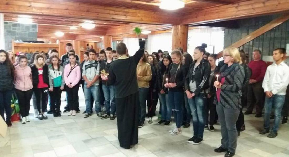Курбан за здраве раздадоха учители и ученици от НУФИ "Широка лъка" 