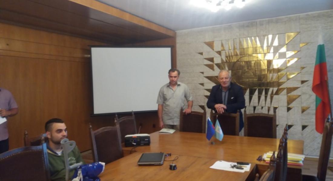 Кметът Мелемов назначи 17  младежи на  работа в община Смолян по проект „Обучение и заетост за младите хора”