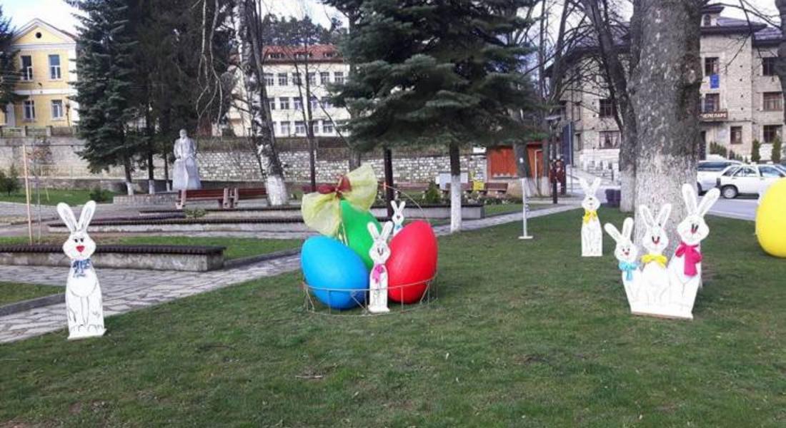 Празнична украса за Великден в Чепеларе /СНИМКИ/