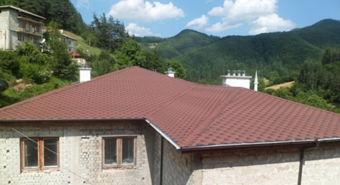 Ремонтираха покрива на бившето кметство в Елховец 