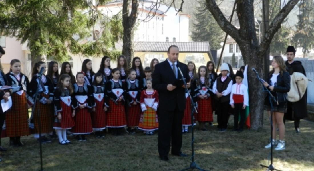 В МАДАН ОТБЕЛЯЗАХА ТЪРЖЕСТВЕНО НАЦИОНАЛНИЯ ПРАЗНИК 3 МАРТ