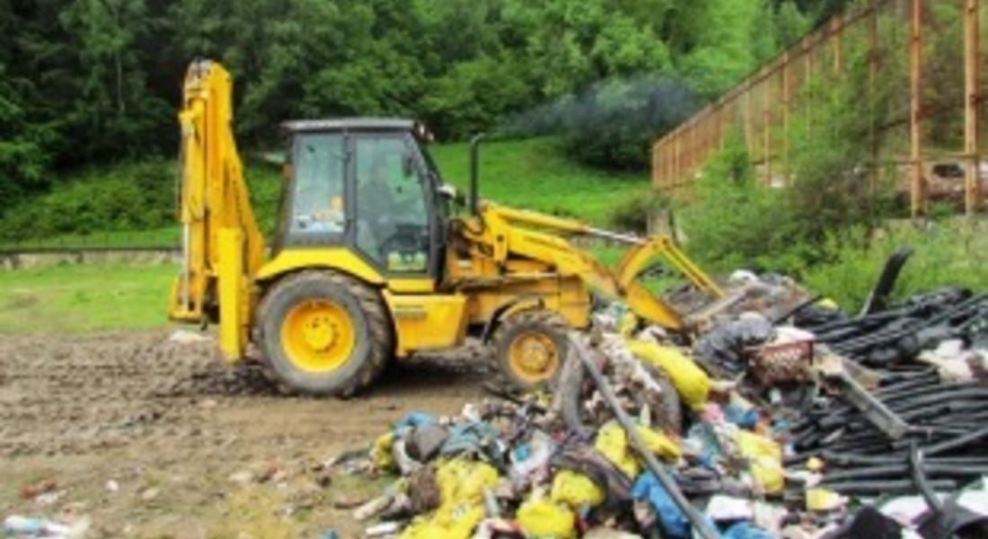 8 самосвала с отпадъци извозиха от най-стария гробищен парк в Смолян 