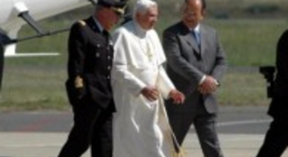 Папата е приет спешно в болница