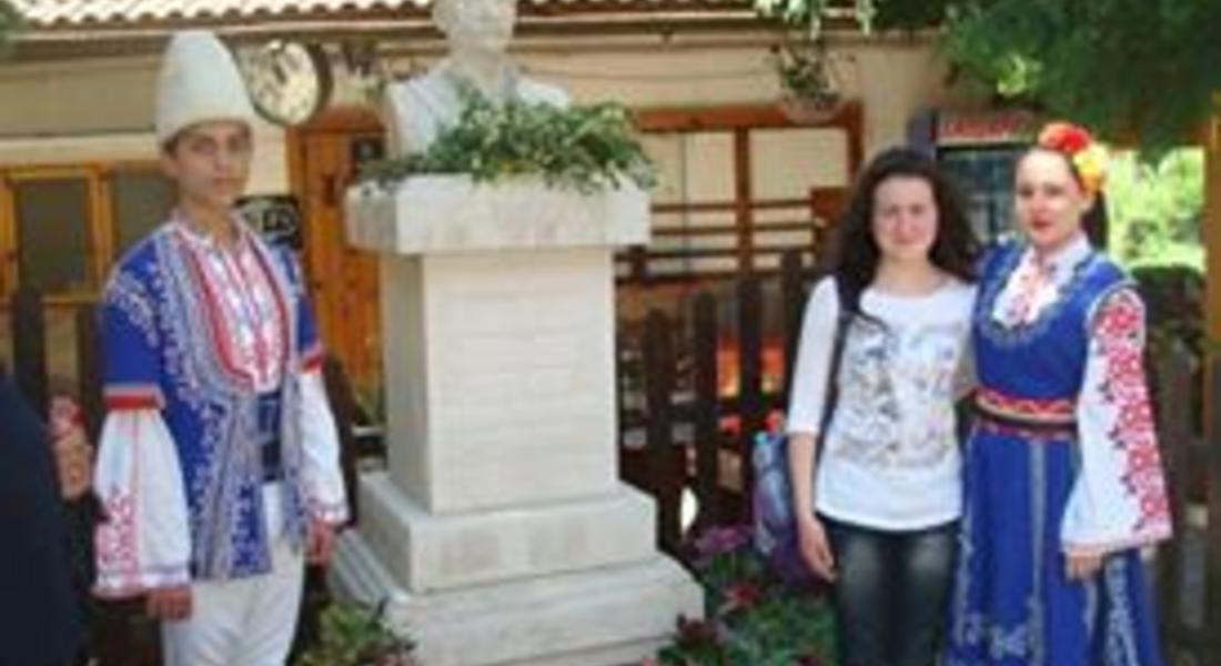 Гости от Евроатлантическия клуб  в НУФИ  "Широка лъка“ в Деня на Ботев!