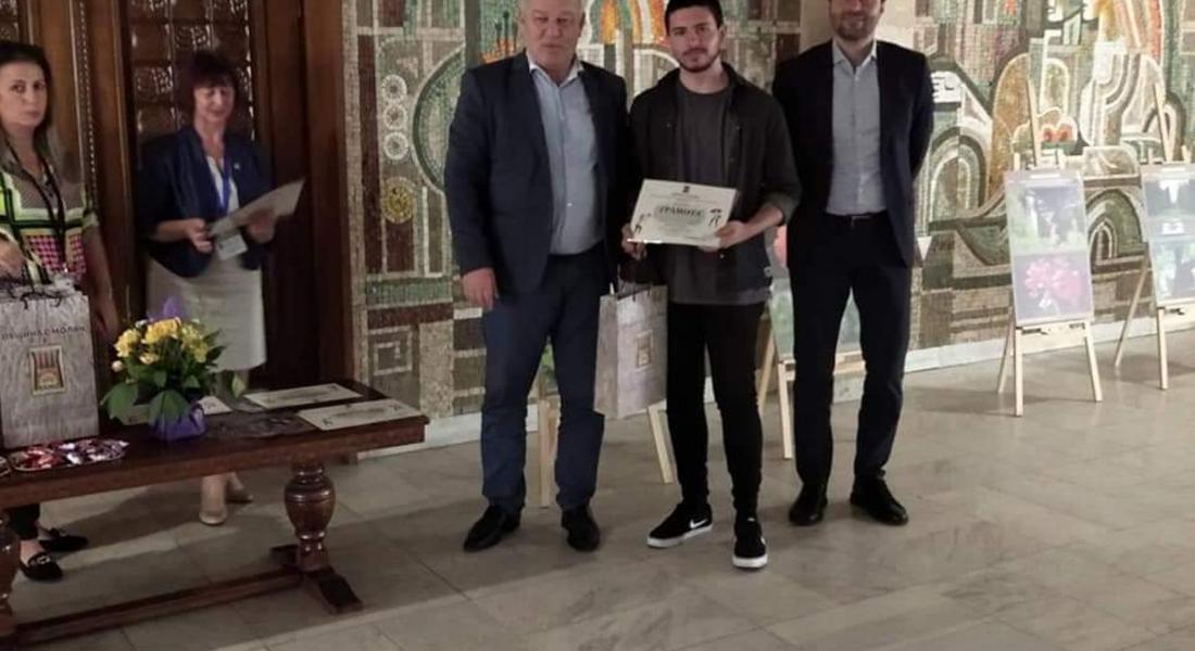 Кметът Мелемов награди участниците от фотопленер, посветен на Празника на Обединеният град