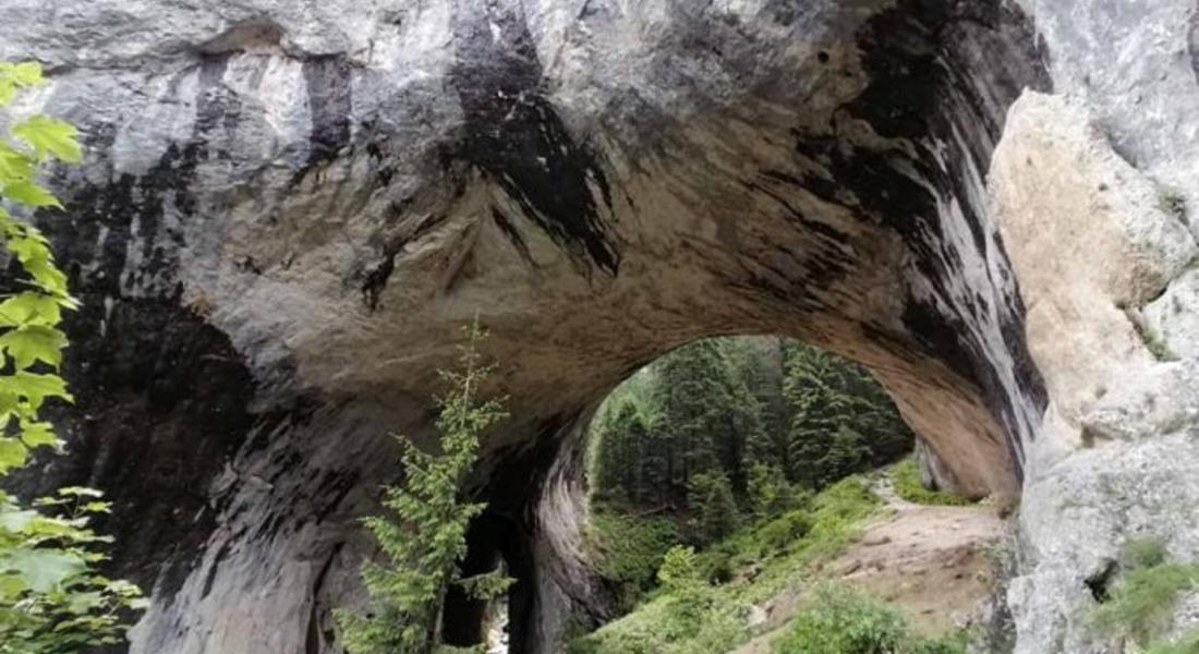 Близо 9 000 туристи посетиха Чудните мостове през последното тримесечие