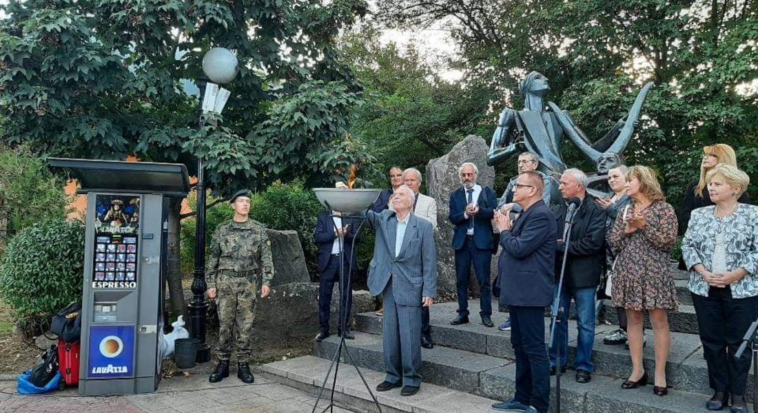  Матей Шопкин запали символичния огън на Националния празник на поезията в Смолян