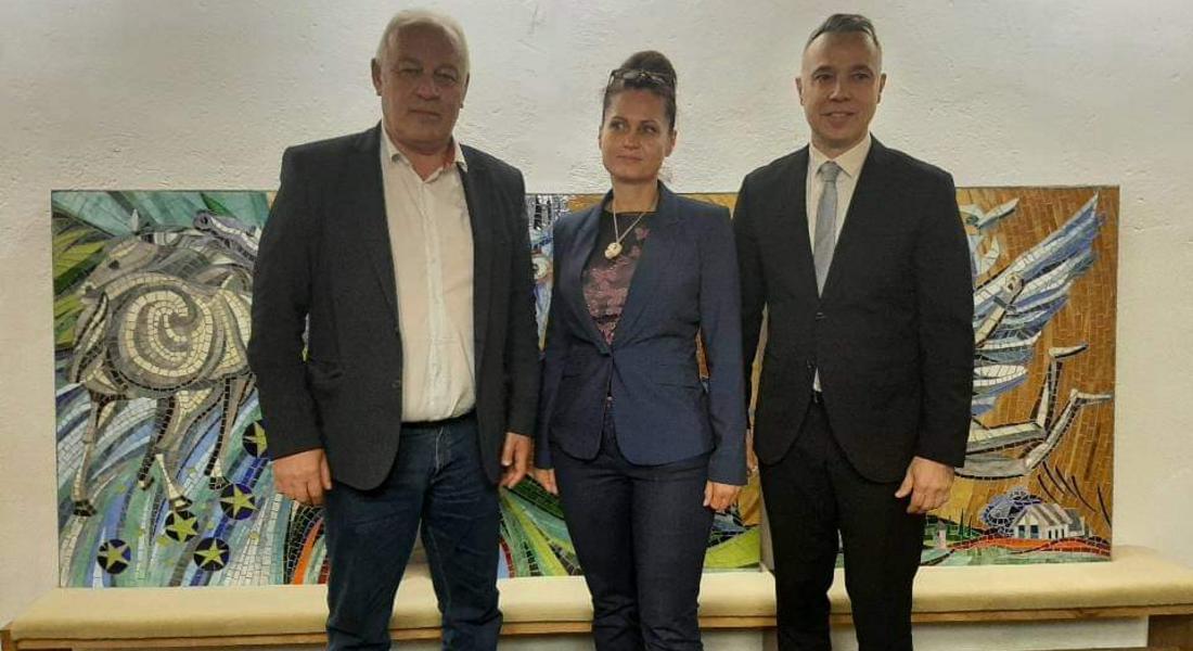 ДАРЕНИЕ ЗА КЪЩАТА-МУЗЕЙ ЛАСЛО НАГИ НАПРАВИХА ОТ ПОБРАТИМЕНИЯ НА СМОЛЯН, КИШПЕЩ