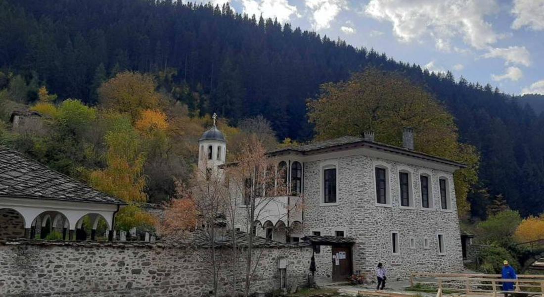 ПЛОВДИВСКИЯТ МИТРОПОЛИТ НИКОЛАЙ ОСВЕТИ ВЪЗСТАНОВЕНОТО СЛЕД РЕМОНТ И РЕСТАВРАЦИЯ НЕДЕЛНО КИЛИЙНО УЧИЛИЩЕ КЪМ ХРАМ "УСПЕНИЕ БОГОРОДИЧНО“ В ШИРОКА ЛЪКА