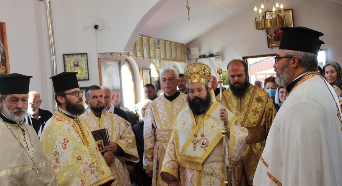 С архиерейска св. Литургия, църквата „ Св. св. Козма и Дамян” при манастира „Св. Пантелеймон” край Смолян отпразнува храмовия си празник 