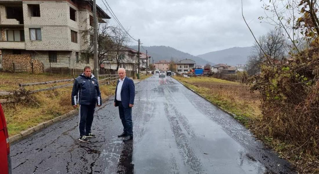 ЖИТЕЛИТЕ НА ТРИ УЛИЦИ В СМИЛЯН СЕ РАДВАТ, ЧЕ ВЕЧЕ МОГАТ ДА СЕ ДВИЖАТ ПО АСФАЛТ