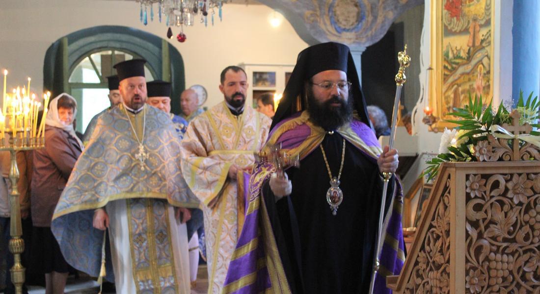 На Въведение Богородично Смолянски епископ Висарион  възглави Архиерейска св. Литургия  в едноименния храм в с. Полковник Серафимово