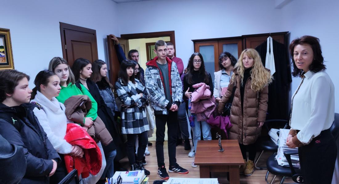 УЧЕНИЦИ ОТ  СУ„СВ.СВ. КИРИЛ И МЕТОДИЙ“-СМОЛЯН ПОСЕТИХА  АДМИНИСТРАТИВЕН СЪД - СМОЛЯН