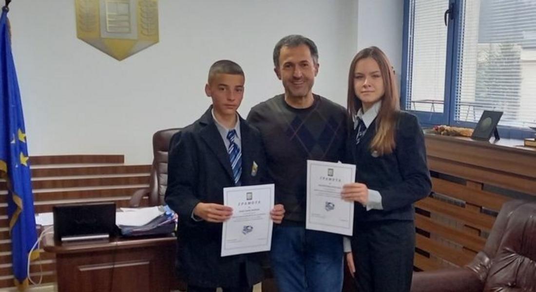 Кметът на Златоград награди участниците в конкурса за виртуален пътеводител