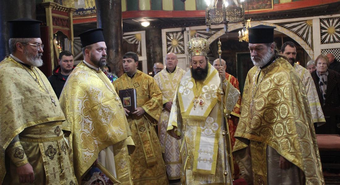 Божествена св. Литургия за празника Събор на Пресвета Богородица  бе отслужена в храм „Успение Богородично” – Чепеларе