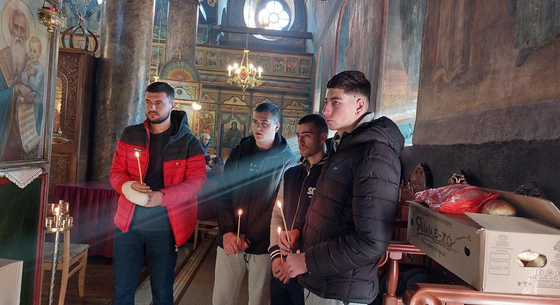 Младежи от кв. Райково дариха курбан за здраве