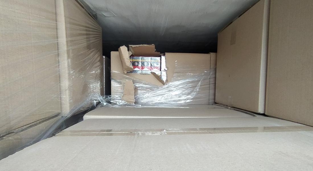 НАП предотврати контрабанда на 900 кашона цигари, скрити като хавлиени кърпи
