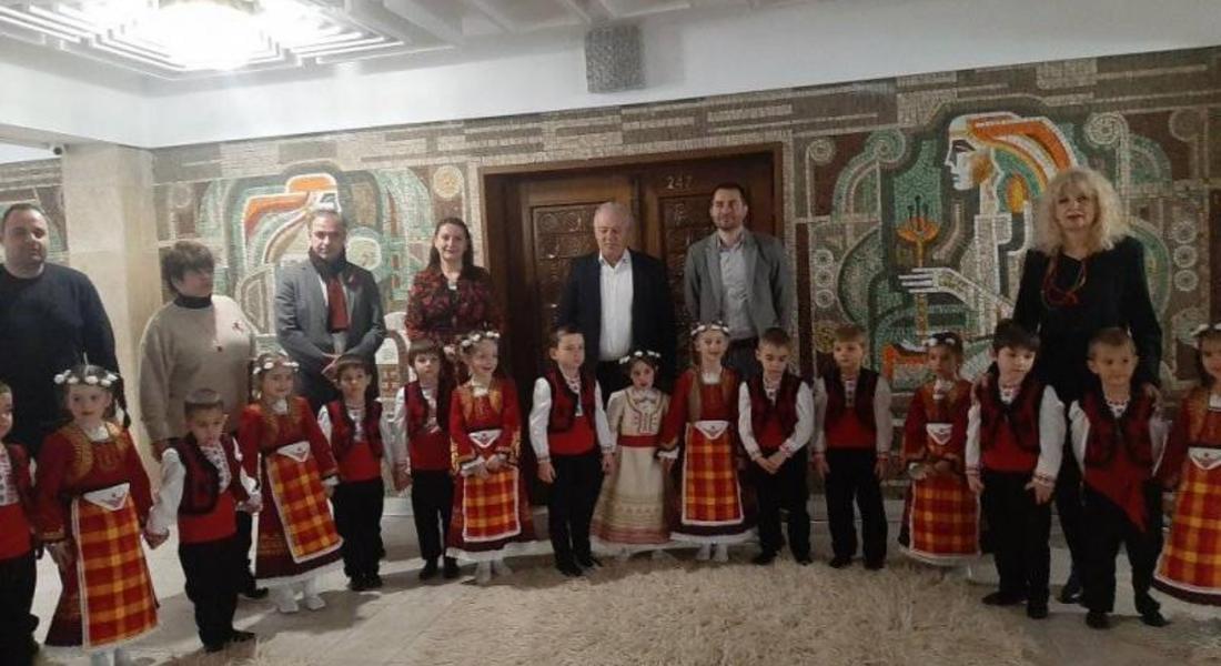 ТАЛАНТЛИВИТЕ ДЕЦА ОТ ДГ „РОДОПЧАНЧЕ“ ПОЗДРАВИХА ОБЩИНА СМОЛЯН С БАБА МАРТА И ВНЕСОХА ПРАЗНИЧНО НАСТРОЕНИЕ